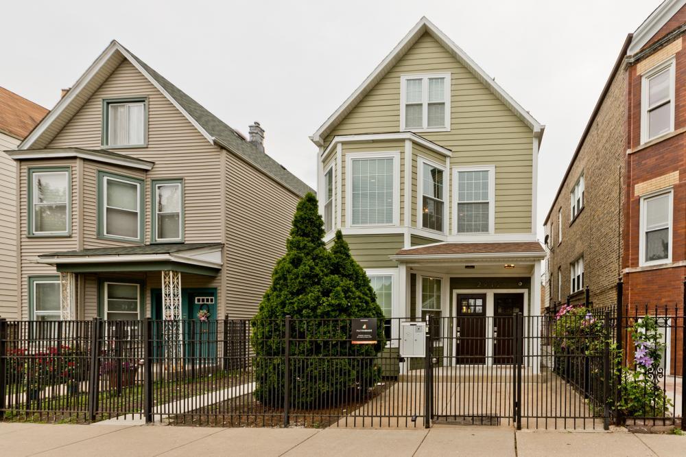 Primary Photo - 4 bedroom in Chicago IL 60618