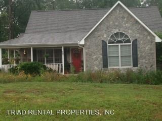 Building Photo - 807 Raintree Ct