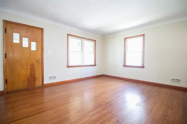 Building Photo - 27 W Capistrano Ave