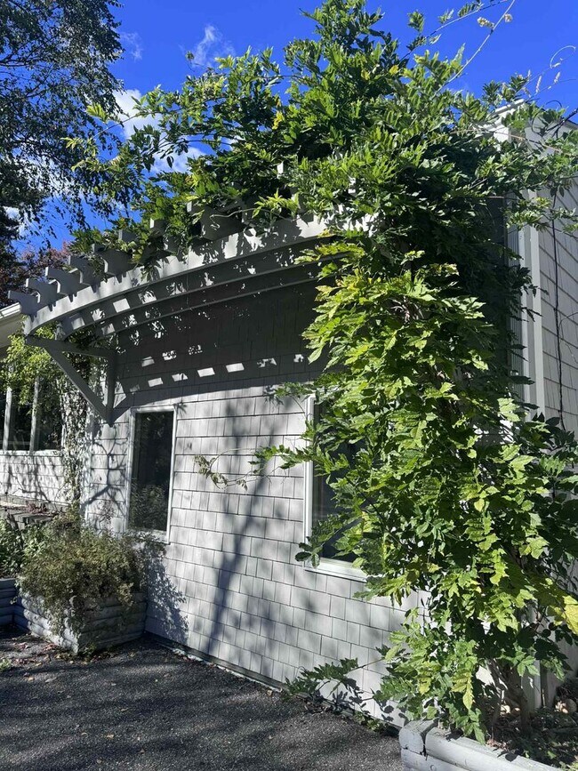 Foto del edificio - 3BR RANCH BRUNSWICK SEASONAL FURNISHED