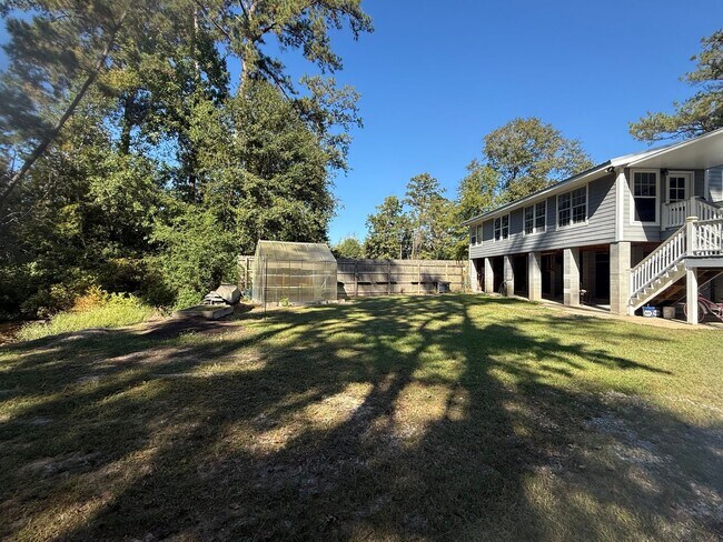 Foto del edificio - Cottage On The Water
