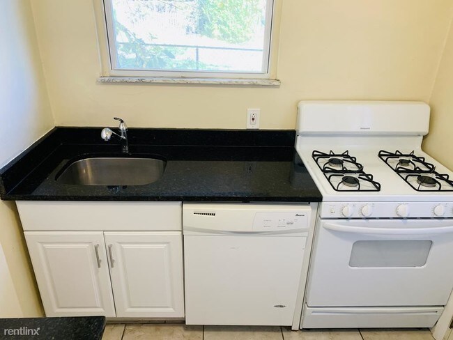 Building Photo - 2 br, 1 bath Townhome - 10 Dawson Ct