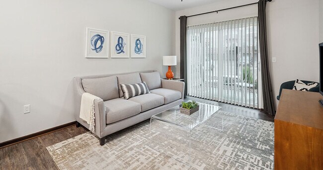 Foto del edificio - Walnut Lake Apartments