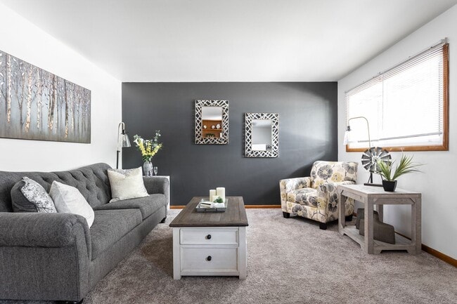 Building Photo - Meadow Park Apartments | Specials Available!