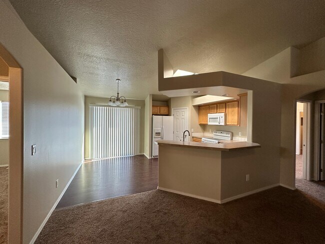 Foto del edificio - 16538 Sadie Ave