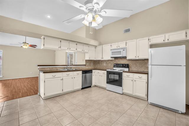 Foto del edificio - 568 Grace Ln