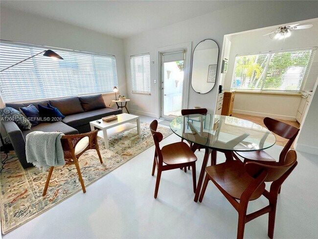 Foto del edificio - 8036 Harding Ave
