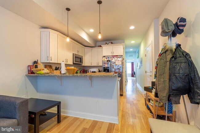 Building Photo - 2426 Frankford Ave