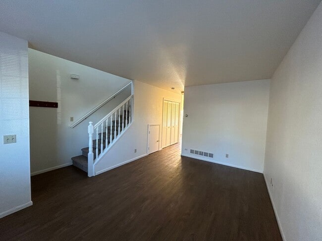 Foto del edificio - Discover Easy Living in This Beautifully U...