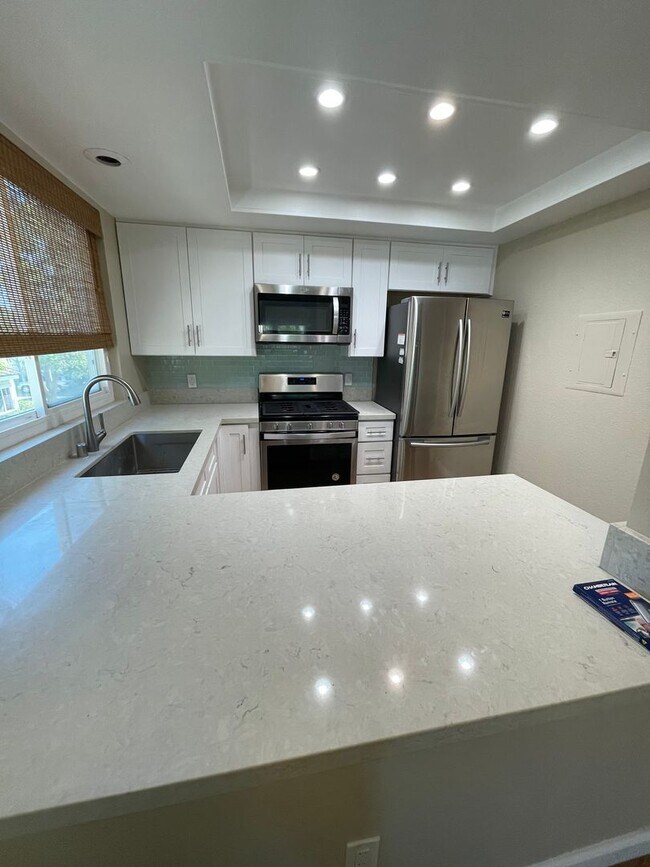 Foto del edificio - Great  Woodbridge Townhome!!