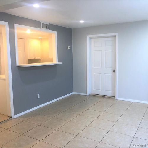 Building Photo - 15018 Royal Palm Ct