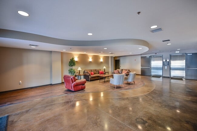 Building Photo - Stunning Condo in Excellent Salt Lake Loca...