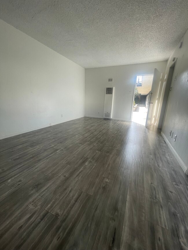 Building Photo - 3333 Mentone Ave