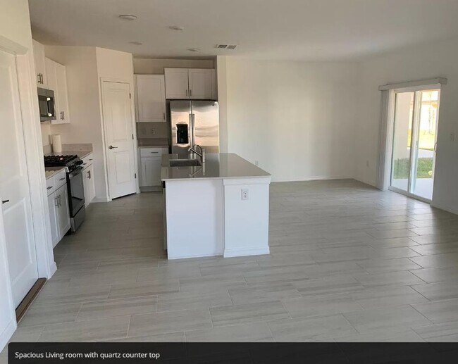 Foto del edificio - Stunning 4 Bedroom, 3 Bathroom House! Available Now!