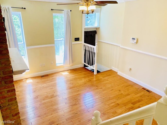 Building Photo - 2 br, 1.5 bath Townhome - 436 Fawcett St
