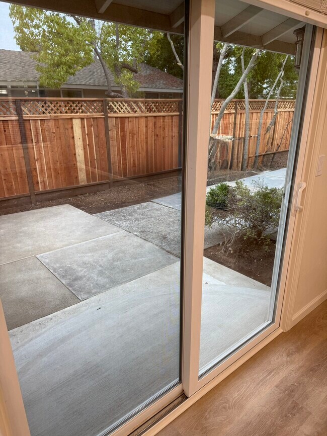 Foto del edificio - 1677 Canary Dr