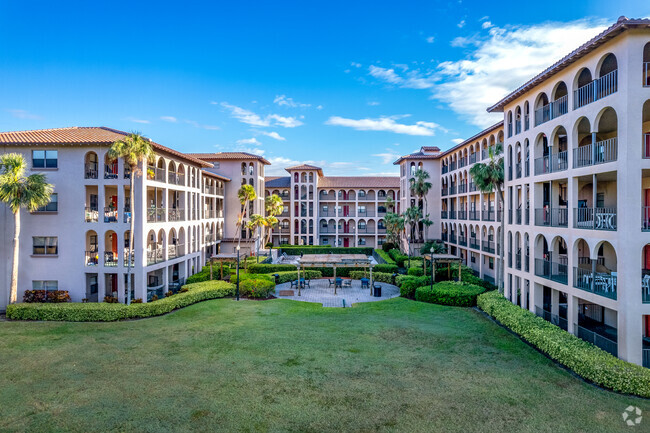 Courtyard - Golfview Condominiums