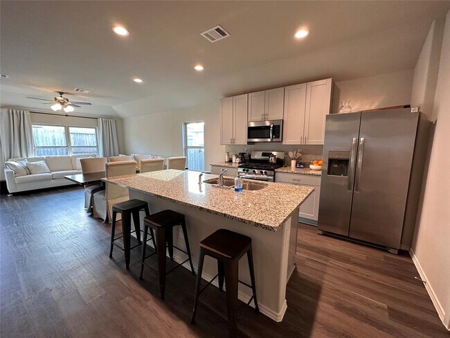 Building Photo - 25483 Carnation Ct