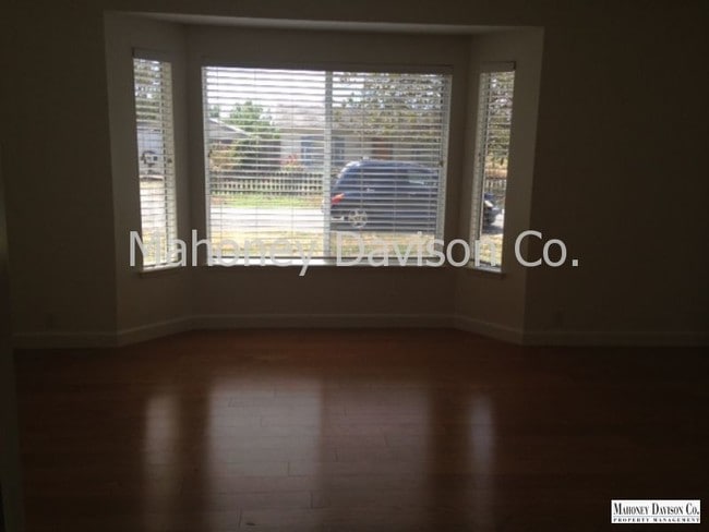 Building Photo - 967 Darlyn Way
