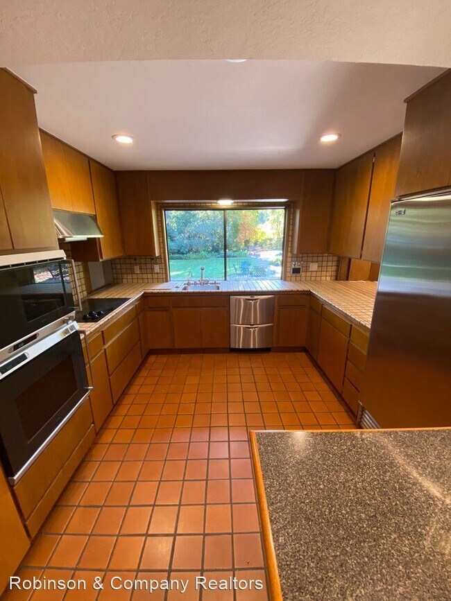 Foto del edificio - 5 br, 3.5 bath House - 110 Glenwood Avenue