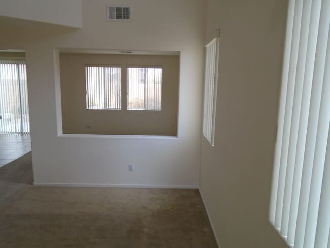 Foto del edificio - Spacious 4-Bedroom Home with Modern Update...