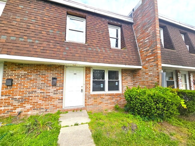 Building Photo - 545 Priscilla St