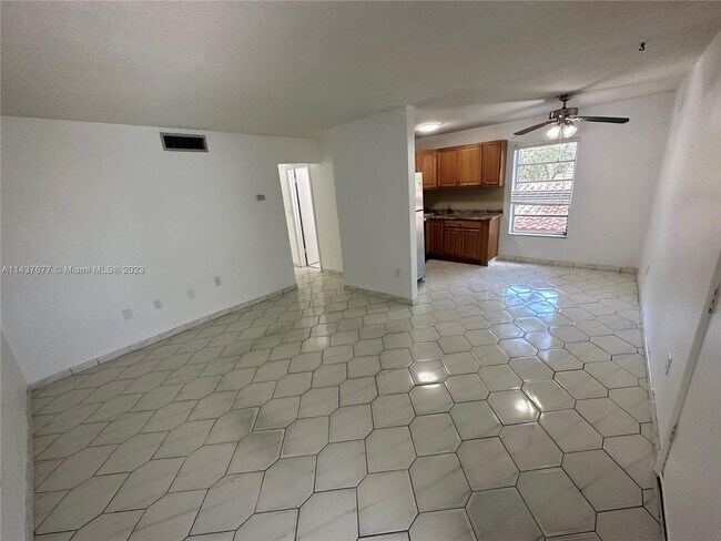 Building Photo - 820 Salzedo St