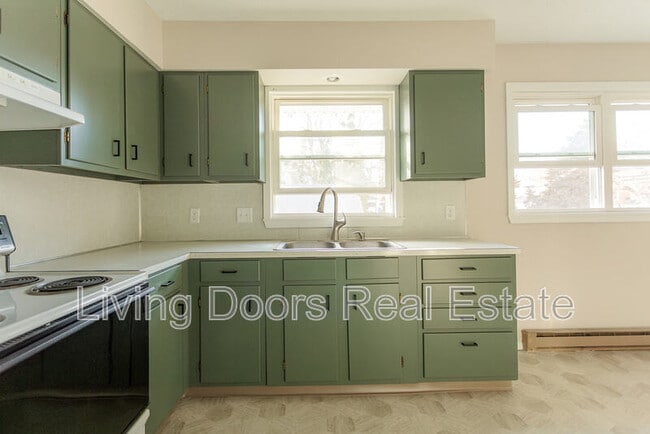 Building Photo - 402 W Eldora Ave