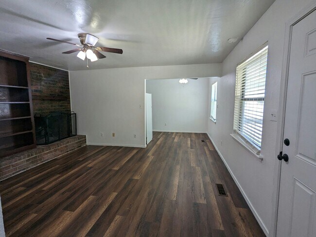 Foto del edificio - 304 Vicksburg Cir