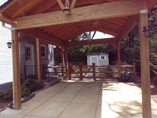 Building Photo - Charming Ranch-Style Home with Finished Ba...