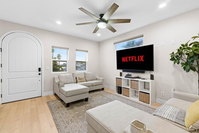 Building Photo - 5051 Savannah St