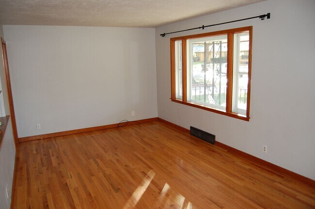 Foto del edificio - 3bd brick ranch in south-central Lincoln!