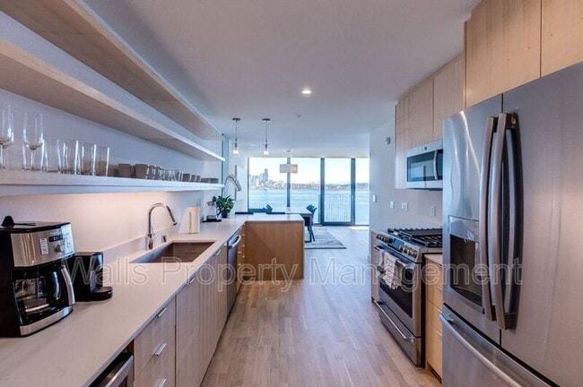 Building Photo - 1307 Harbor Ave SW