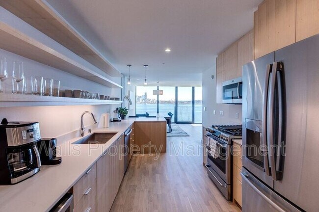 Building Photo - 1307 Harbor Ave SW