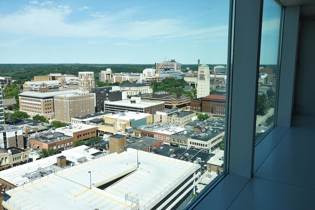 Building Photo - 555 E William St