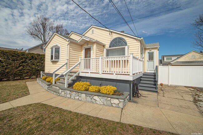 Building Photo - 296 43rd St
