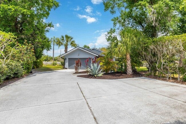Foto del edificio - 8021 Timber Lake Ln