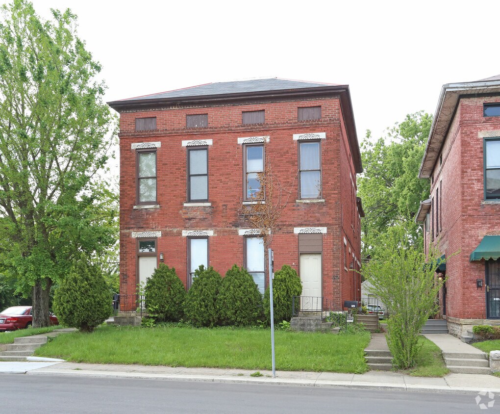 Building Photo - 629-631 Oak St