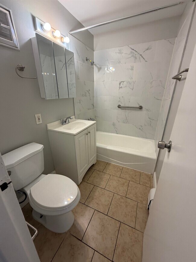 Foto del edificio - 230 68th St