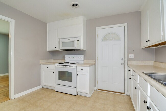 Building Photo - 1726 Davidson Dr