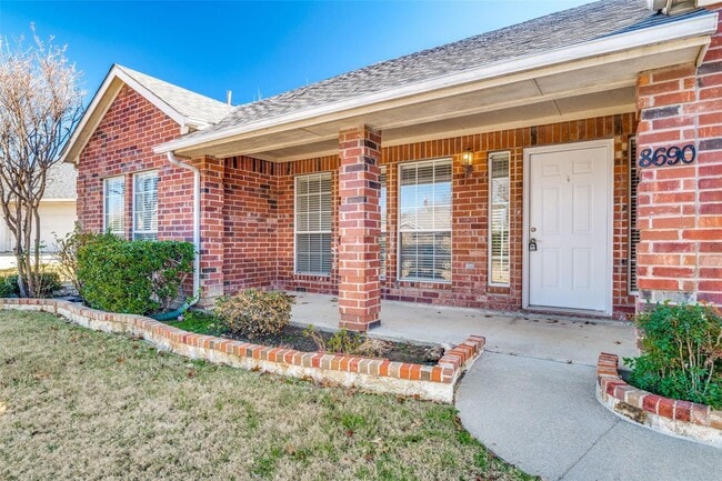 Foto del edificio - 8690-8690 Holly St