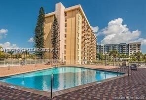 Foto del edificio - 2025 NE 164th St
