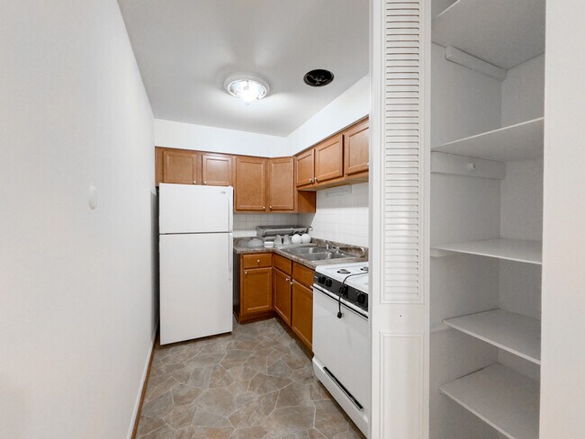 Foto del edificio - 540 W Roscoe St