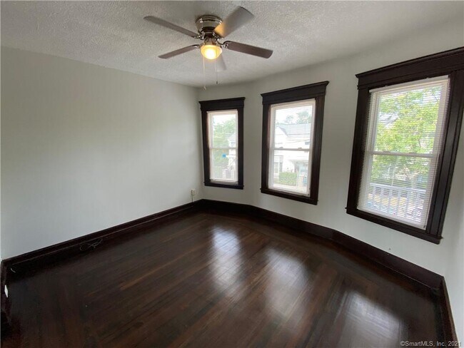 Foto del edificio - 103 Winchester Ave