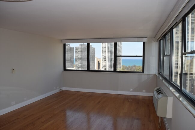 Building Photo - 2700 N Hampden Ct