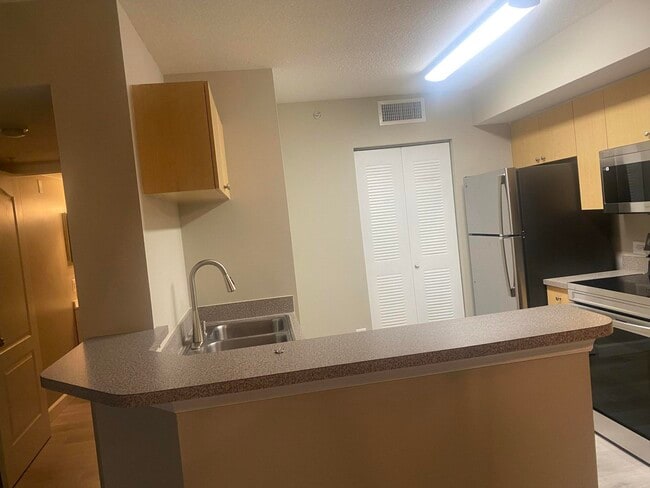 Building Photo - 1304 Villa Cir