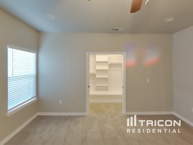 Building Photo - 4825 Freeport Dr