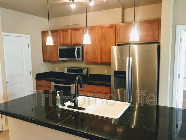 Building Photo - 10184 Park Meadows Dr