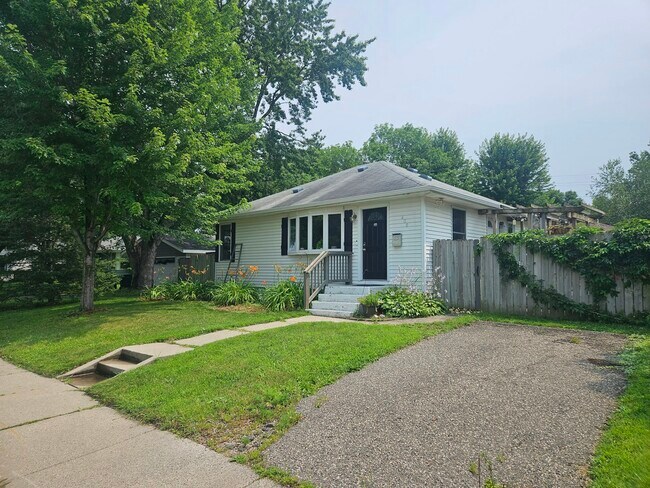 Building Photo - 406 2nd Avenue East