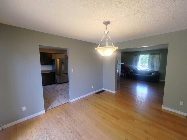 Building Photo - 745 Selkirk Rd